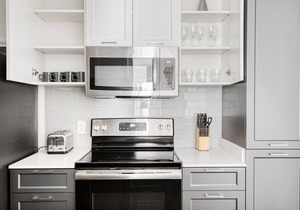 Luxe Redondo Beach 1BR w/Pool, Gym & W/D, walk to Beach, by Blueground