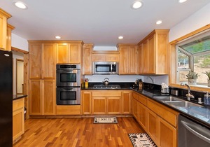 Luxury Castle Glen Home! PET FRIENDLY 🐾! Central A/C! Mountain Views! Theater Room! Fully Fenced Back Yard! 2 Game Rooms! Spa!