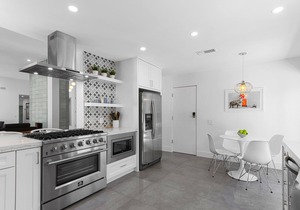 Luxury Mid-Mod in Twin Palms, Large Salt Water Pool & Spa, Pool Table, Location!