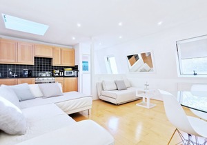 Luxury Penthouse Apartment in Charming Brackenbury Village, W6