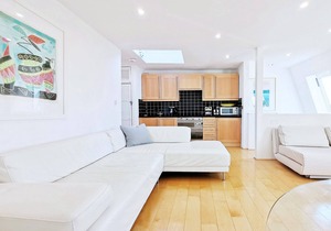Luxury Penthouse Apartment in Charming Brackenbury Village, W6