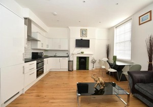 Luxury Riverside 2 bedroom Apartment