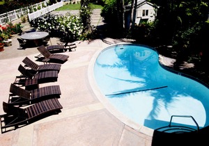 Malibu Country Inn
