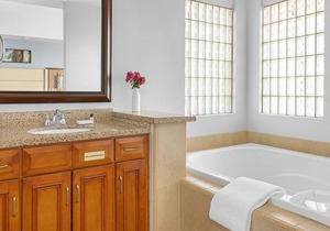 Marriott's Desert Springs Villas I - STUDIO + Kitchenette + Full Bath Sleeps 4
