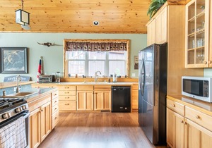Miller's Windsong Retreat - Stay 3 nights pay 2.