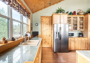 Miller's Windsong Retreat - Stay 3 nights pay 2.