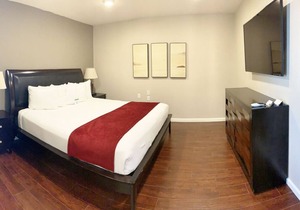 Minutes Away from Torrance Beach and Hermosa Beach! FREE On-site Parking!