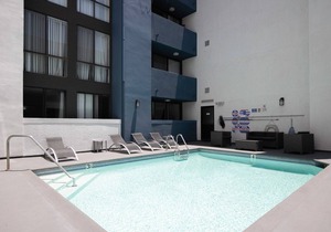 Mod Brentwood 1BR w/Pool, near UCAL & Medical Center, by Blueground