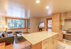 Modern 1 bedroom in Ski Trails by RedAwning