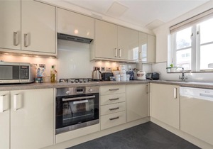Modern 2 bed Apt w/Balcony in Trendy Shoreditch