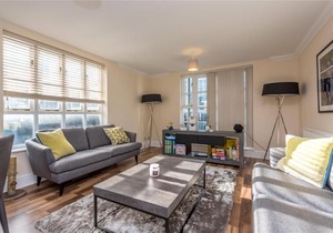 Modern 2 bed Apt w/Balcony in Trendy Shoreditch