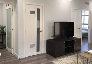 Modern Light Filled Apartment in Glendale