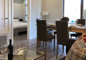 Modern Light Filled Apartment in Glendale