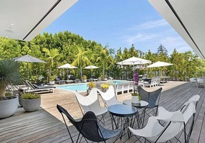 Modern Mansion In Beverly Hills Flats