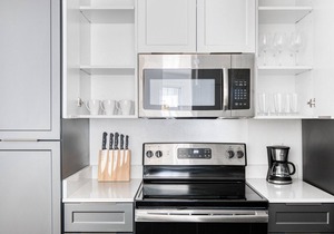 Modern Redondo Beach 1BR w/Pool, Gym & W/D, walk to Beach, by Blueground