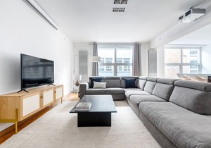 Modern Trendy Clerkenwell 2BR, nr. Barbican, by Blueground