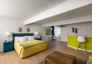 Monkey Tree Hotel 2 by AvantStay | Stylish Hotel in Palm Springs w/Pool!