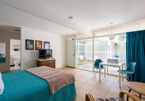 Monkey Tree Hotel 3 by AvantStay | Stylish Hotel in Palm Springs w/Pool!