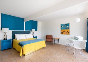 Monkey Tree Hotel 6 by AvantStay | Stylish Hotel in Palm Springs w/Pool!