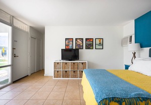 Monkey Tree Hotel 6 by AvantStay | Stylish Hotel in Palm Springs w/Pool!