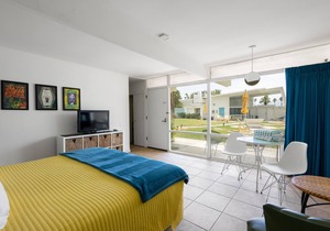 Monkey Tree Hotel 7 by AvantStay | Stylish Hotel in Palm Springs w/Pool!