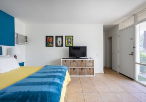 Monkey Tree Hotel 7 by AvantStay | Stylish Hotel in Palm Springs w/Pool!