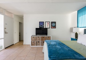 Monkey Tree Hotel 14 by AvantStay | Stylish Hotel in Palm Springs w/Pool!