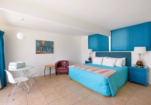 Monkey Tree Hotel 9 by AvantStay | Stylish Hotel in Palm Springs w/Pool!