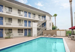 Motel 6 Buena Park, CA - Knotts Berry Farm - Disneyland