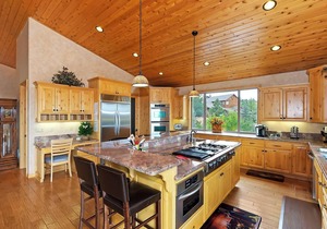 Mountain Canyon Retreat by Destination Big Bear : View of Lake and Mountains! EV Charger! Pool Table! Ping Pong!