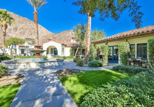 Newly Remodeled Single Story Townhome, Spanish Fountain View, Pet Friendly! - Ground Floor (H90)