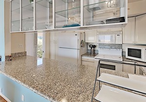 Oceanfront Silicon Beach Retreat w/ Private Balcony: Near LAX Airport