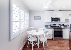 Oceanside Family-Friendly Condo with Beach Access, WiFi & Courtyard with Grills
