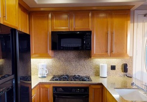 ON THE SAND! Beachfront Huntington Beach 3bd home! Walk out of house on sand!