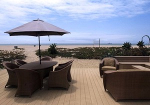 ON THE SAND! Beachfront Huntington Beach 3bd home! Walk out of house on sand!