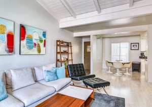 One Bedroom Fully Furnished Central Palm Springs Condo