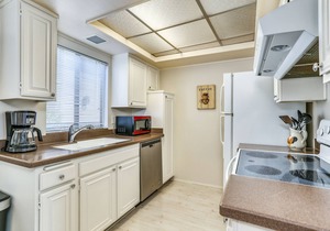 One Bedroom Fully Furnished Central Palm Springs Condo