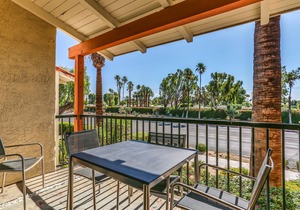 One Bedroom Fully Furnished Central Palm Springs Condo