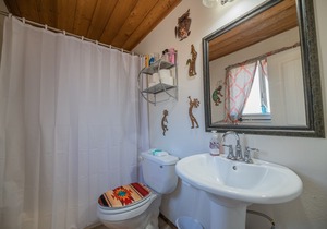 Paradise Pines - FREE Bike/Kayak Rental! - 2BR/1BA/WiFi/Netflix/Fenced yard