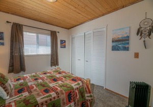 Paradise Pines - FREE Bike/Kayak Rental! - 2BR/1BA/WiFi/Netflix/Fenced yard