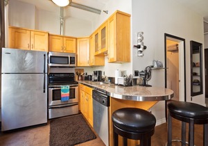 Perfect DTLA Loft! Come live like a local.