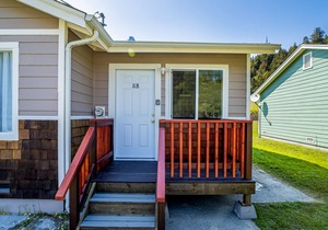 Perfect Studio Suite Near Beach & Redwoods w/ Kitchenette, Private W/D, & WiFi!