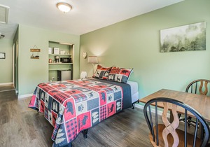 Perfect Studio Suite Near Beach & Redwoods w/ Kitchenette, Private W/D, & WiFi!