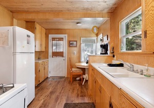 Pinglewood Cabin in Fawnskin at Big Bear
