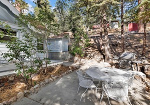 Pinglewood Cabin in Fawnskin at Big Bear