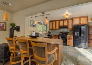 Pleasure Point walk to beaches and surf from charming, private and spacious home