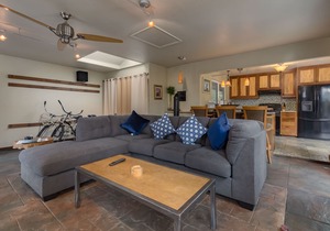 Pleasure Point walk to beaches and surf from charming, private and spacious home
