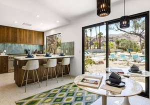 Poolside Mid-Century Paradise - Luxury Meets History: Iconic Architecture & Resort-Style Comfort
