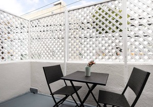 Premium Brentwood 1BR w/Pool, walk to San Vicente Blvd., by Blueground