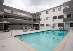 Premium Brentwood 1BR w/Pool, walk to San Vicente Blvd., by Blueground